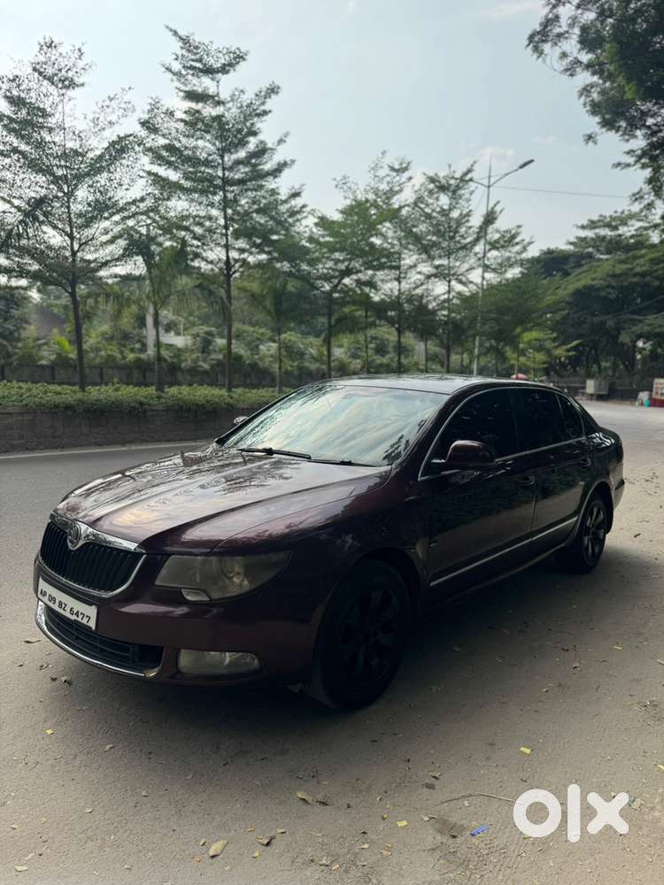 Skoda Superb Petrol 2011