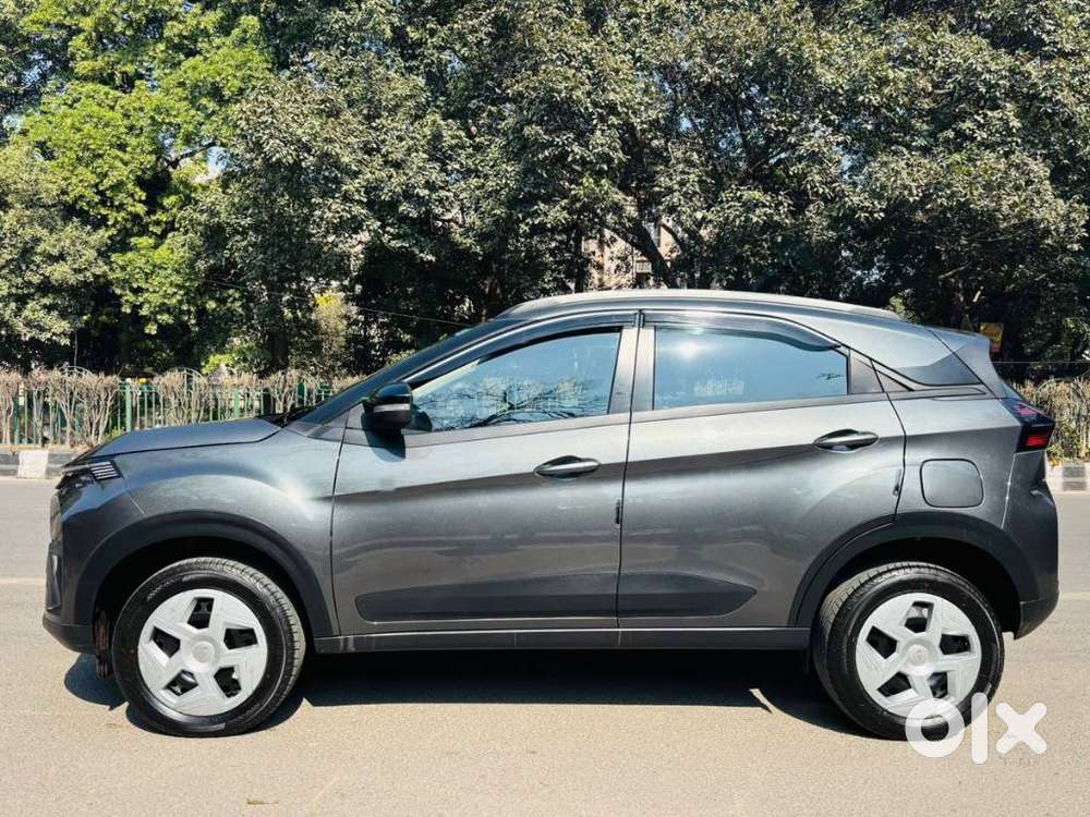 Tata Nexon Pure (s) 1.2 Petrol 6amt, 2025, Petrol