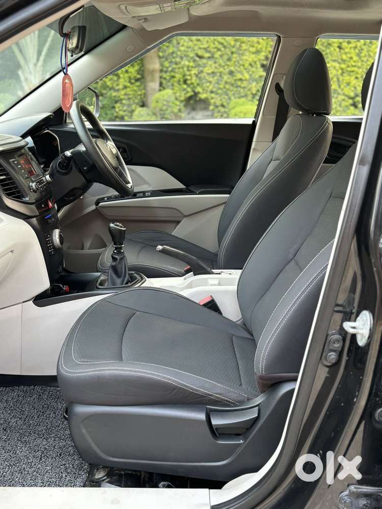 Mahindra Xuv300 W8, 2023, Petrol