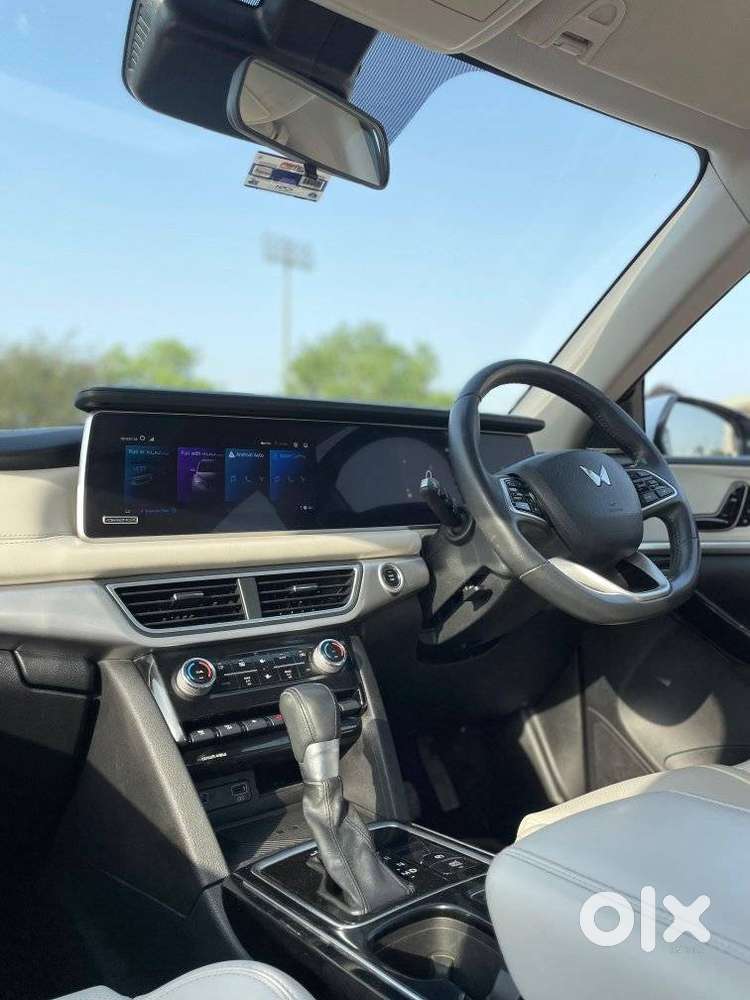 Mahindra Xuv700 2.0 Ax 7 Petrol At Luxury Pack Str, 2024, Petrol