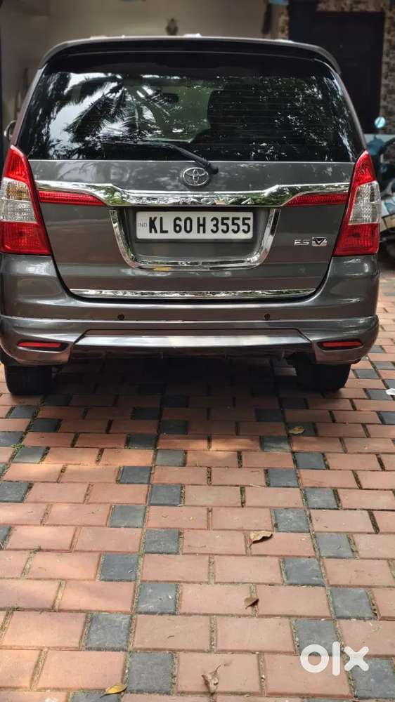 2014 Innova V Diesel Original Kerala Excellent Condition