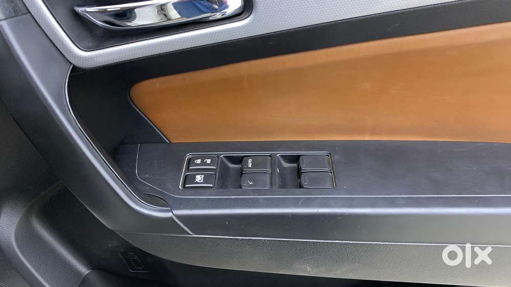 Maruti Suzuki Vitara Brezza 1.5 Zxi Plus At, 2021, Petrol