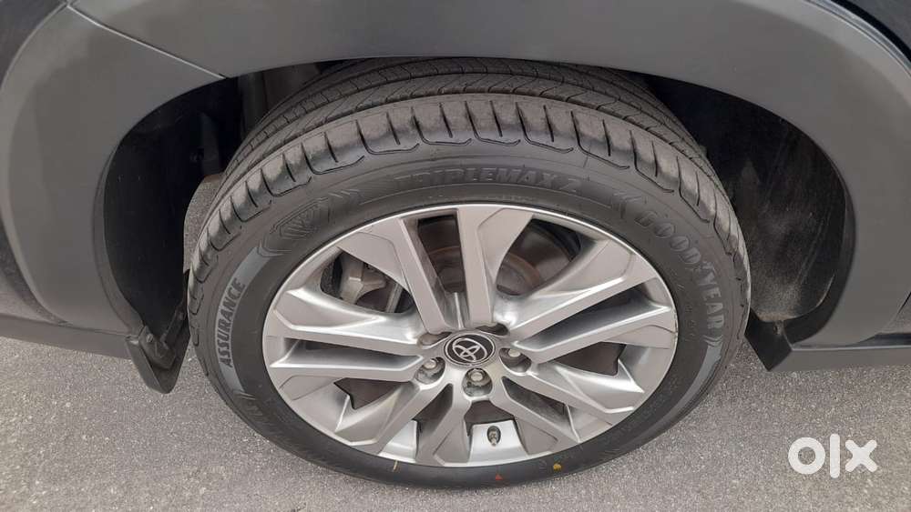Toyota Innova Hycross 2.0 Zx (o) Hybrid 7 Str, 2023
