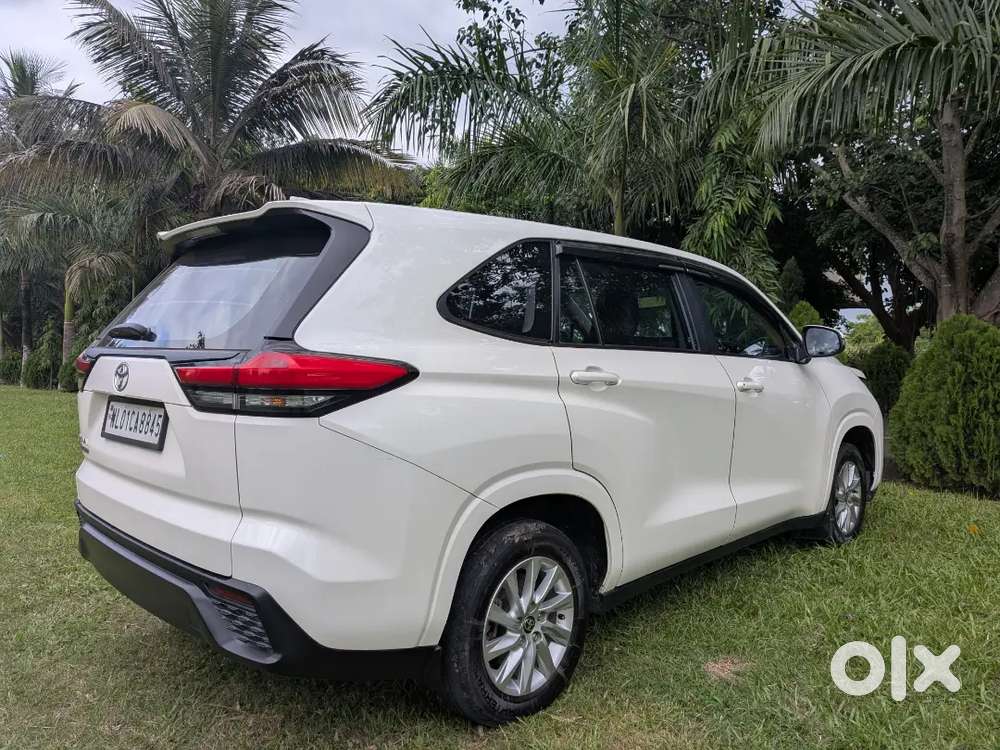 Toyota Innova Hycross Gx February 2024