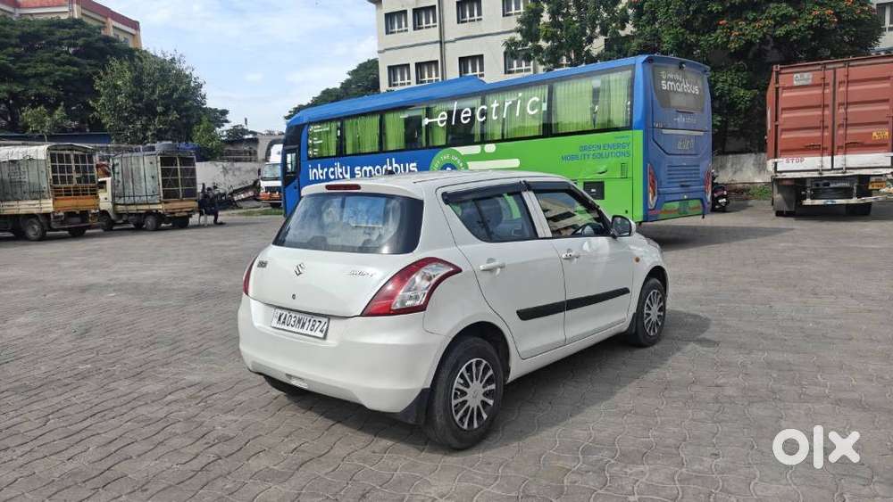 Maruti Suzuki Swift Vxi + Manual, 2015, Petrol