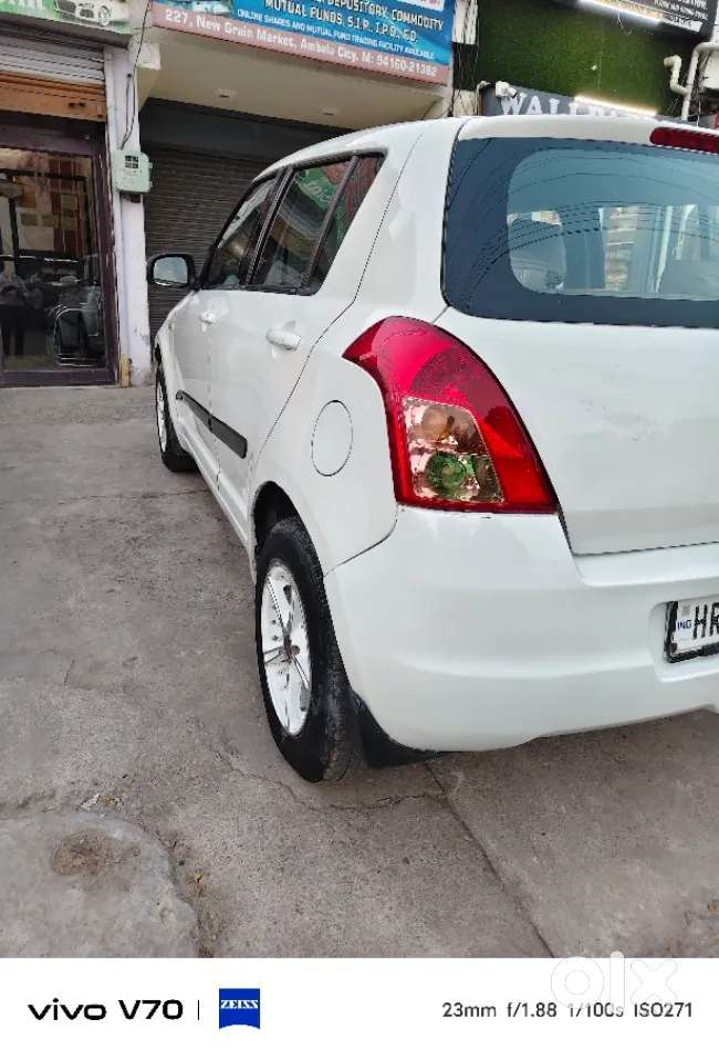 Maruti Suzuki Swift Vxi Bsiv, 2011, Petrol