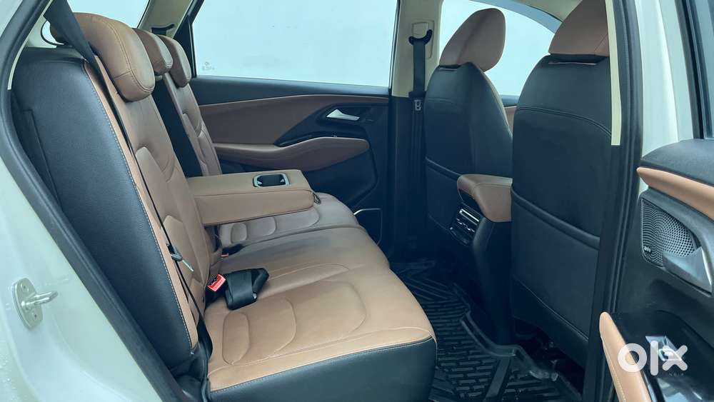 Mg Hector Plus Sharp Pro 2.0 Turbo Diesel 7 Str Dual Tone, 2023, Die..