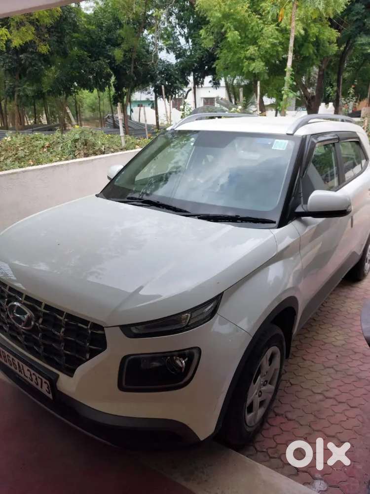 Hyundai Venue Petrol  Single Owner  Warranty Till December 26
