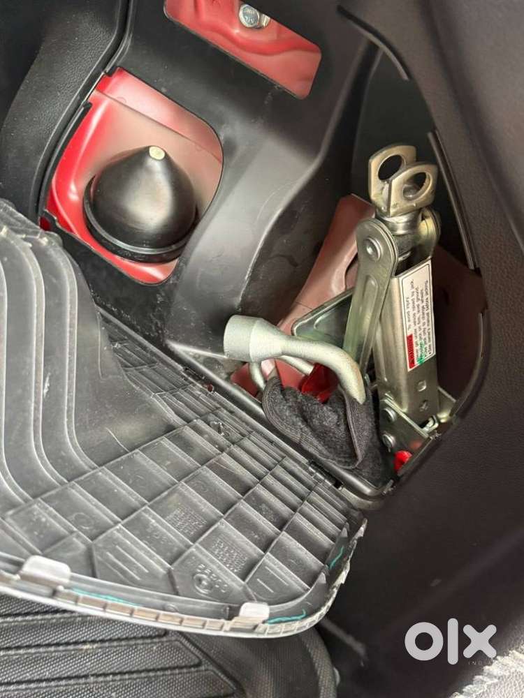 Maruti Suzuki Swift 1.2 Vxi (o), 2024, Petrol