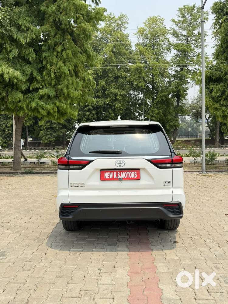 Toyota Innova Hycross 2.0 Zx (o) Hybrid 7 Str, 2025, Petrol