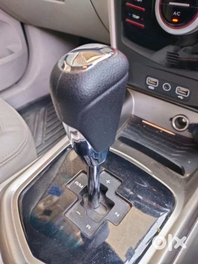 Mahindra Xuv300 1.2 W8 (o) Amt Petrol, 2022, Petrol