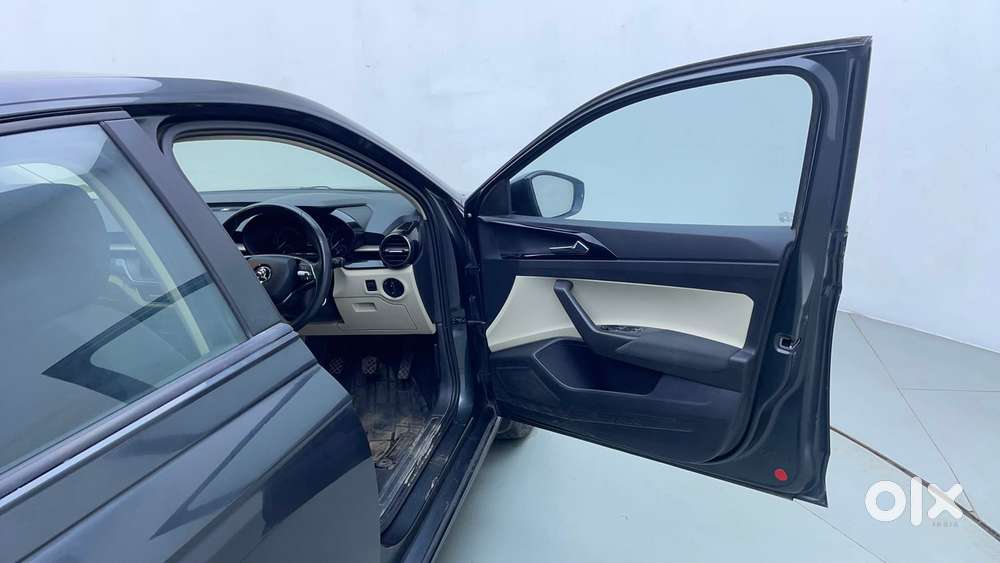 Skoda Slavia Ambition 1.0l Tsi Mt, 2023, Petrol