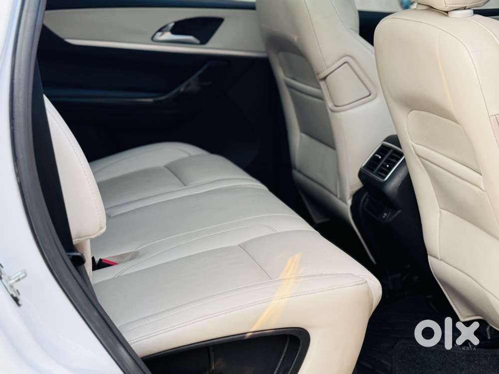 Mahindra Xuv700 2.2 Ax 7 Diesel At Luxury Pack Str Awd, 2022, Diesel