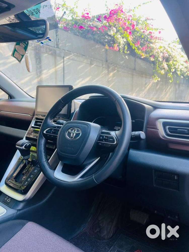 Toyota Innova Hycross 2.0 Vx (o) Hybrid 8 Str, 2024, Petrol