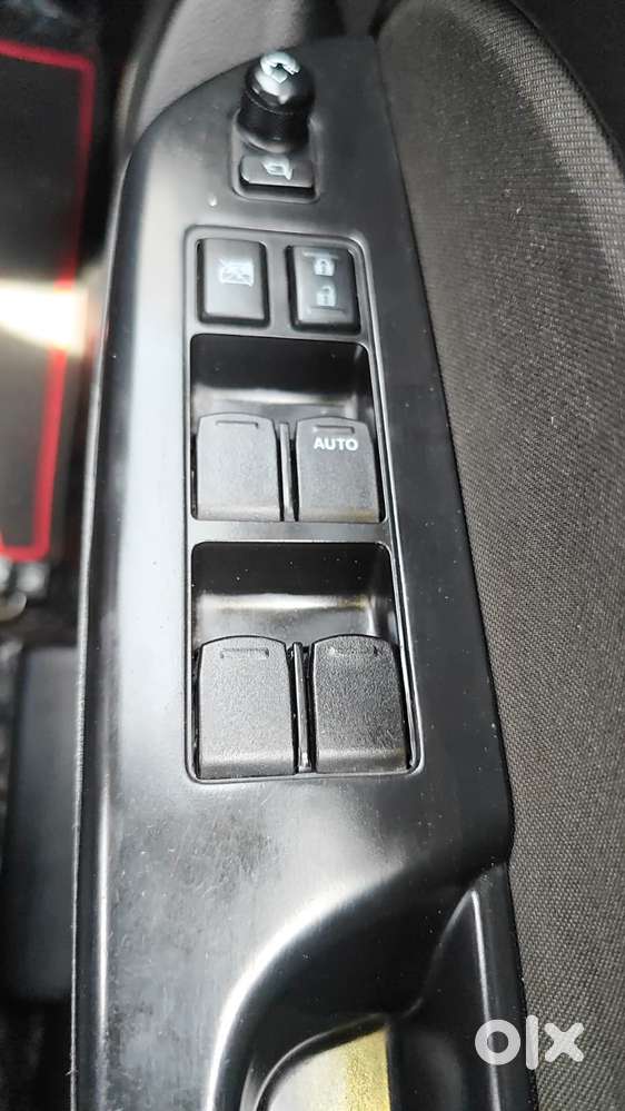 Maruti Suzuki Swift Vxi + Manual, 2017, Petrol