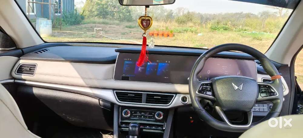 Mahindra Xuv700 2022 Diesel 122000 Km Driven