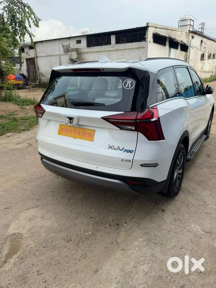 Mahindra Xuv700 Like Showroom