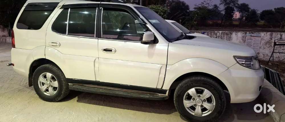 Tata Safari Storme 2015
