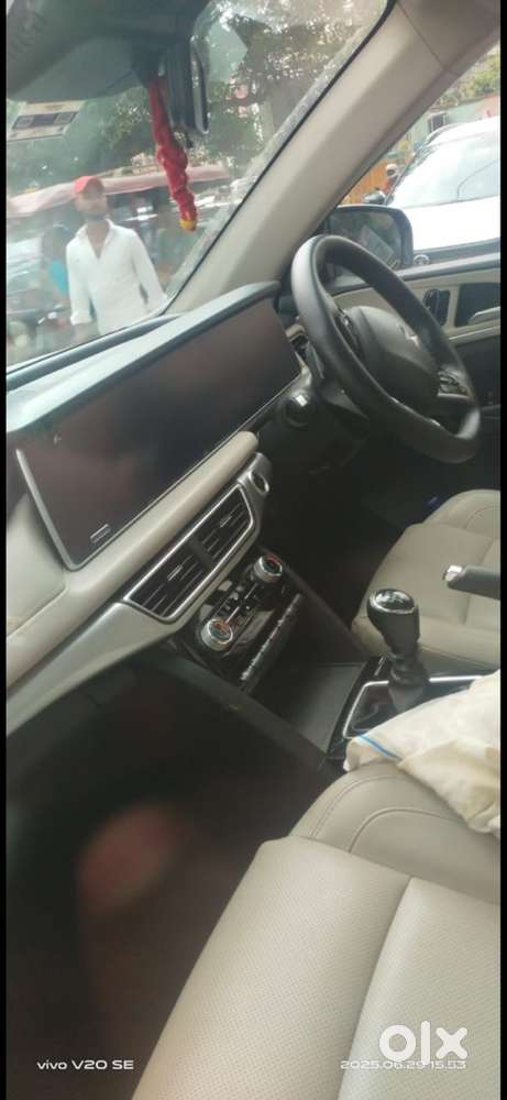 Mahindra Xuv700 Petrol 2022 Manual