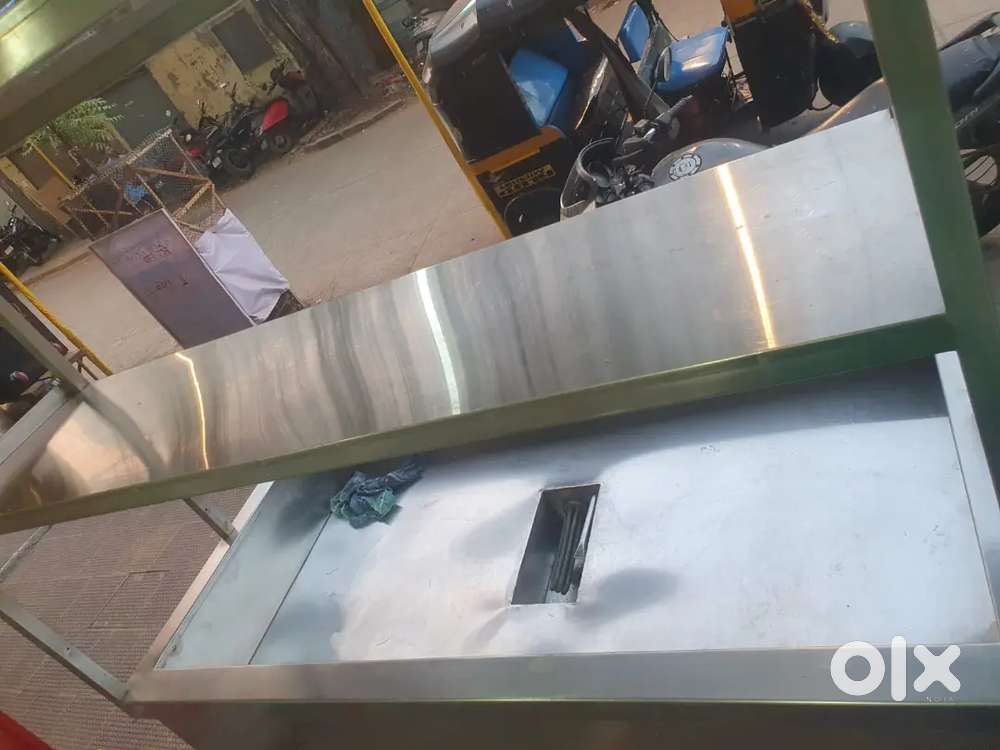  **BRAND NEW STAINLESS STEEL RESTAURANT COUNTER FOR SALE!**
