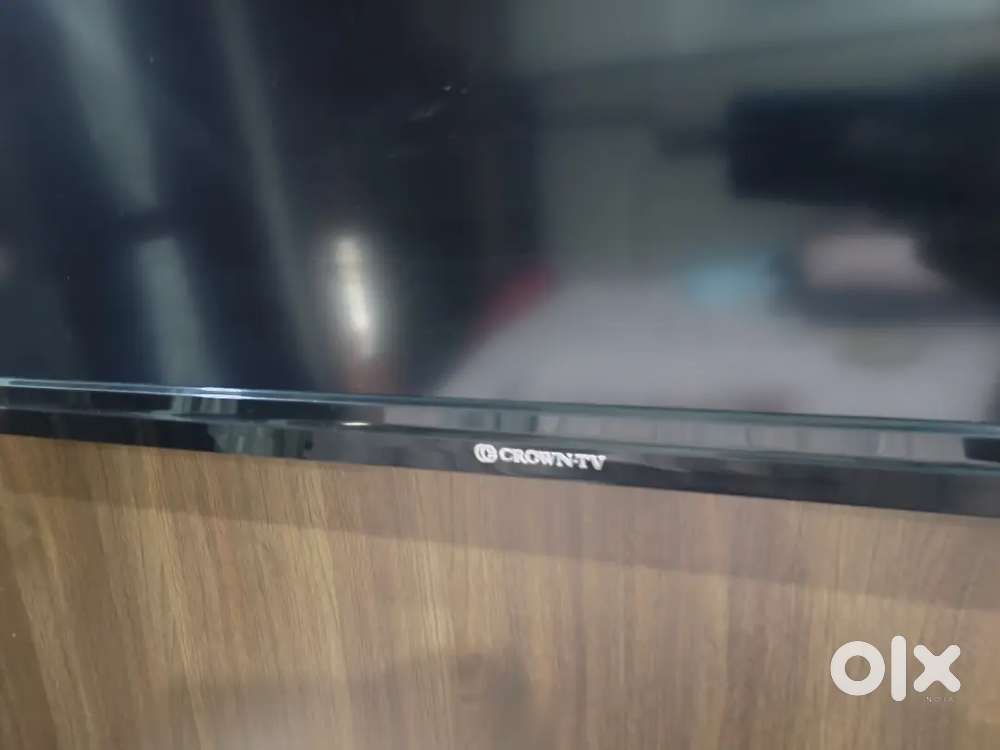 Crown tv 32inches