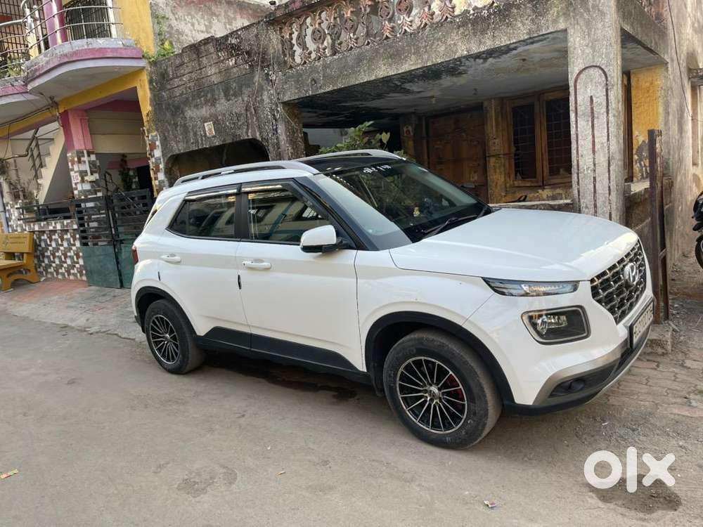 Hyundai Venue Cng Car 2021