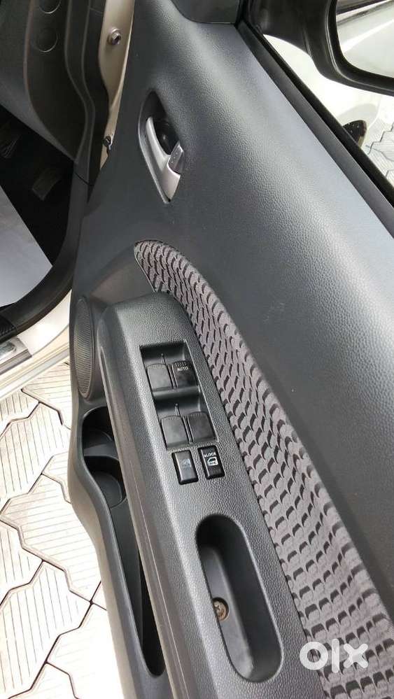 Maruti Suzuki Ritz Vxi, 2016, Petrol