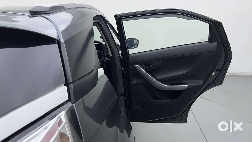 Tata Nexon 1.2 Revotron Xma Amt (s), 2023, Petrol