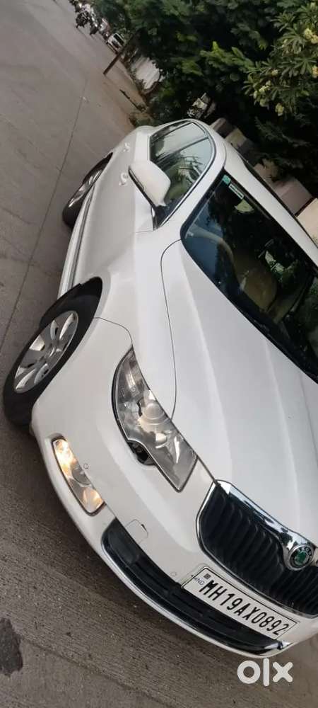 Skoda Superb 2011 Petrol 70000 Km Driven