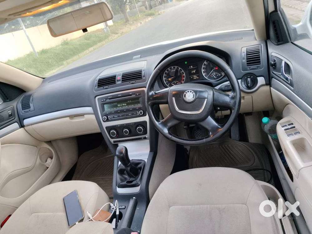 Skoda Laura Ambiente 2.0 Tdi Cr Manual, 2013, Diesel