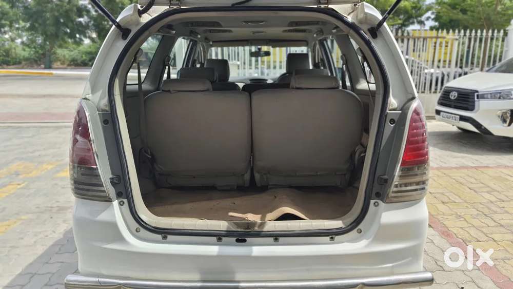 Toyota Innova 2.5 E 8 Str, 2010, Diesel