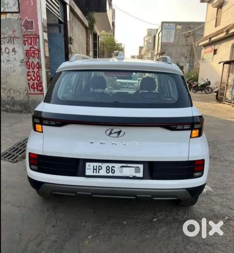 Hyundai Venue 2023 Petrol Well Maintained