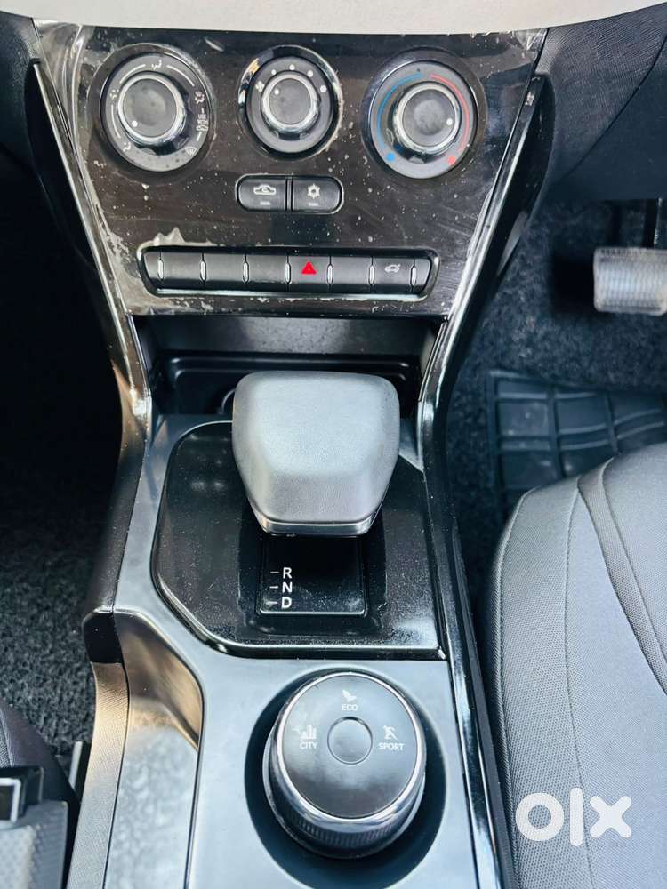 Tata Nexon Pure (s) 1.2 Petrol 6amt, 2025, Petrol