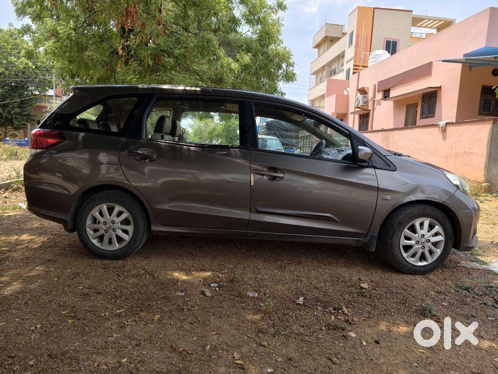 Honda Mobilio Urban Titanium Metalic,2015 Model 22kmph Mileage