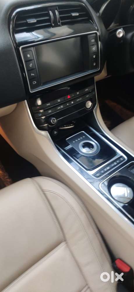 Jaguar Xe Prestige, 2016, Petrol