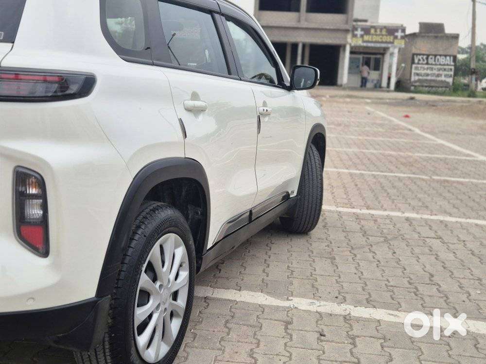 Maruti Suzuki Grand Vitara 1.5 Delta Smart Hybrid At, 2023, Petrol