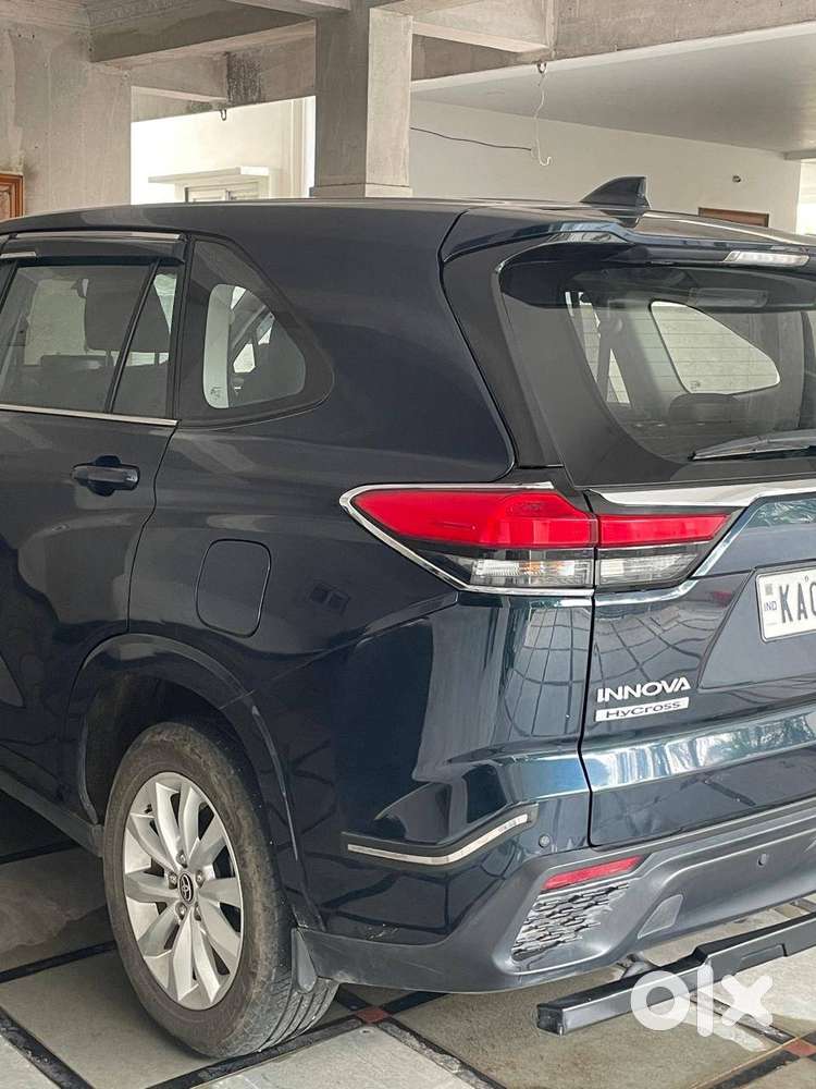 Toyota Innova Hycross (2023)