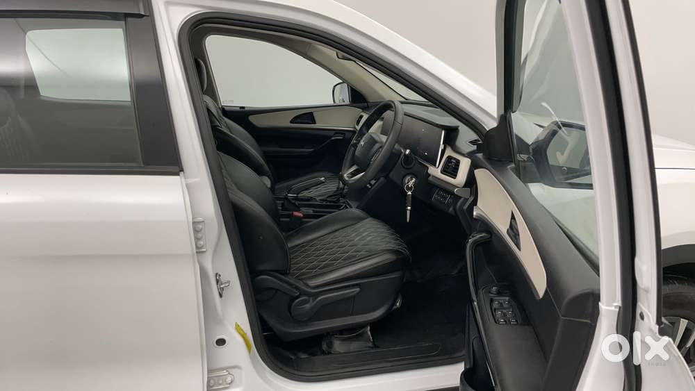 Mahindra Xuv700 2.2 Ax 5 Diesel At 7 Str, 2023, Diesel
