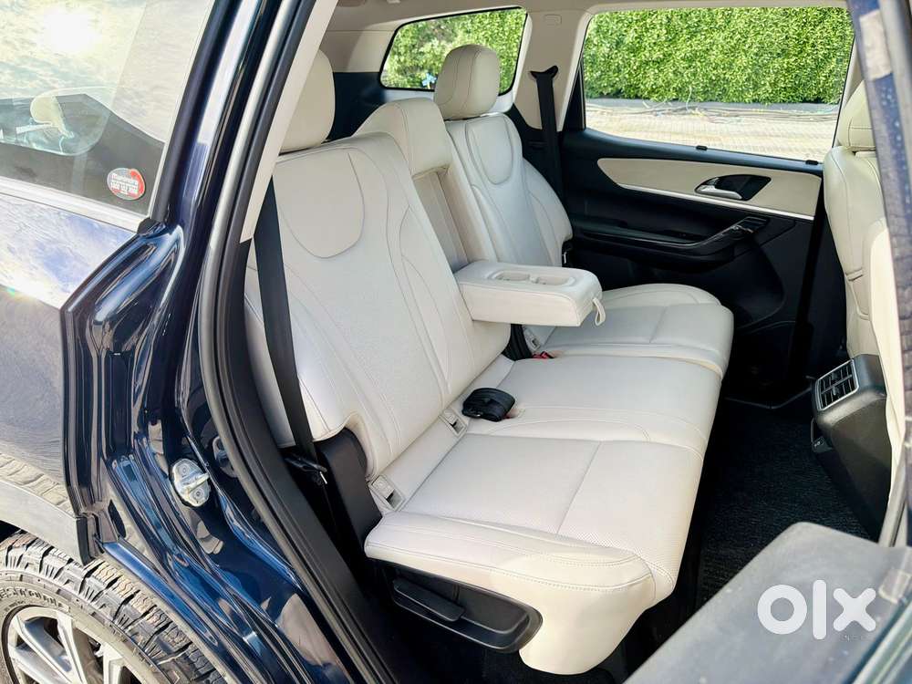 Mahindra Xuv700 2.0 Ax 7 Petrol At Luxury Pack Str, 2022, Petrol
