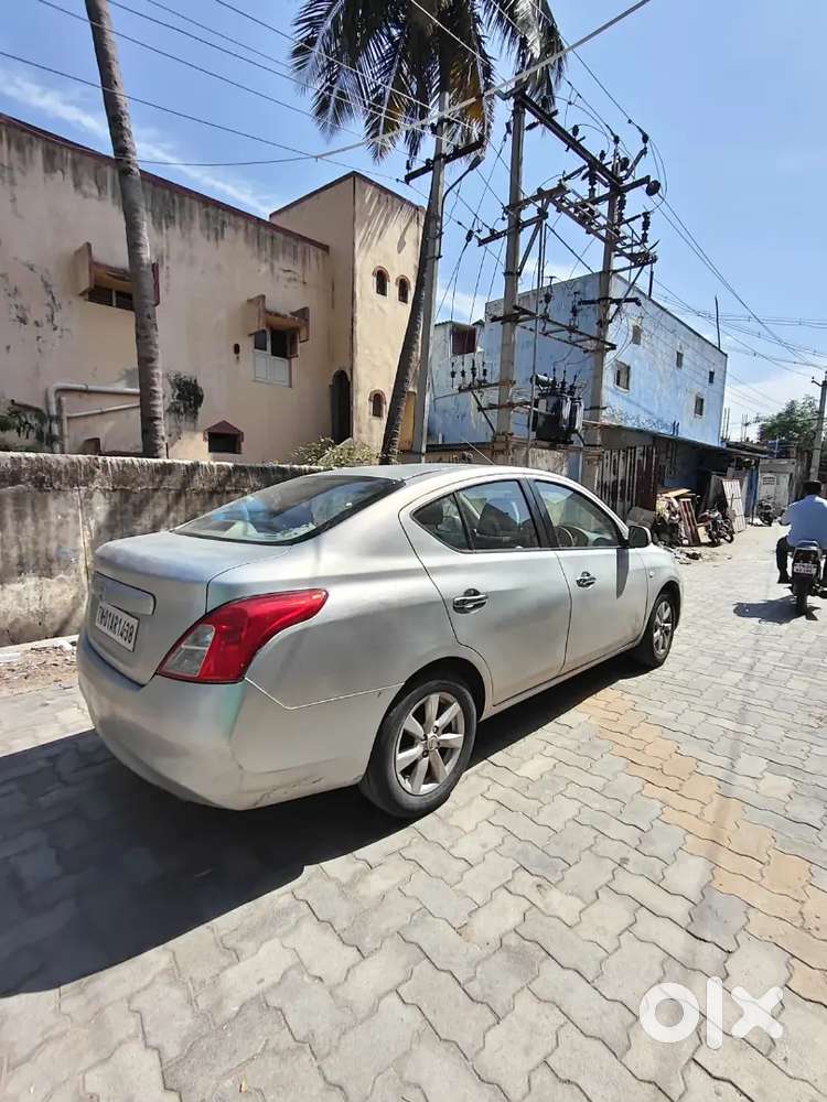 Nissan Sunny 2012