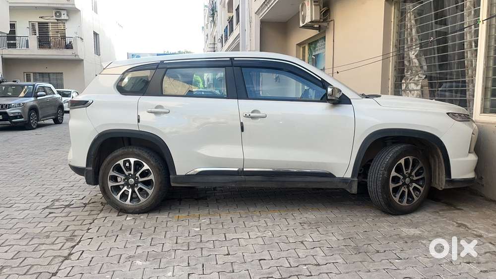 Maruti Suzuki Grand Vitara 2023 Petrol Well Maintained
