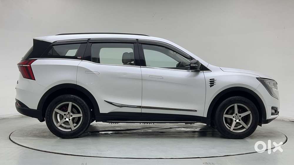 Mahindra Xuv700 2.0 Ax 3 Petrol Mt 5 Str, 2022, Petrol
