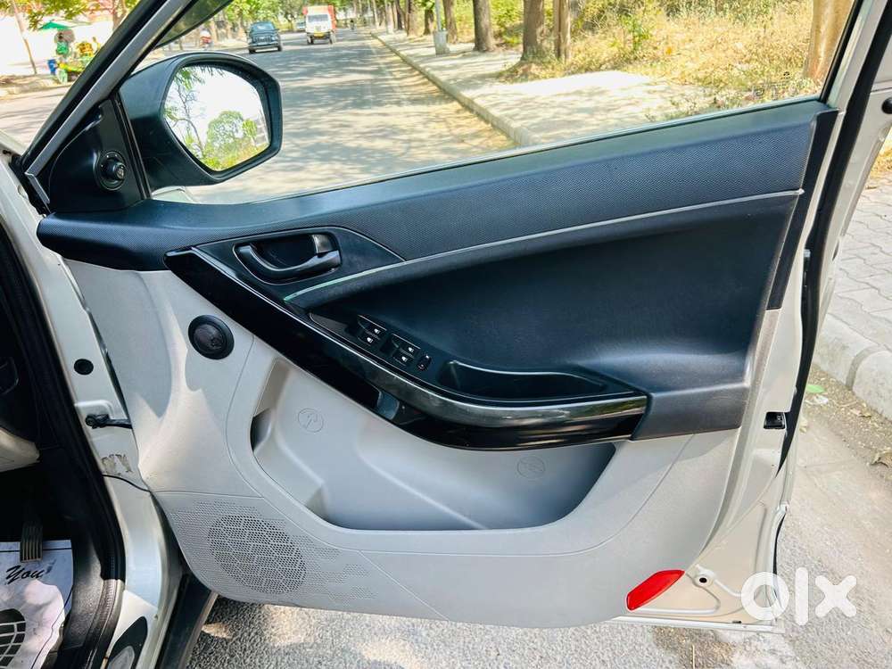 Tata Nexon 1.2 Revotron Xm (s), 2017, Petrol