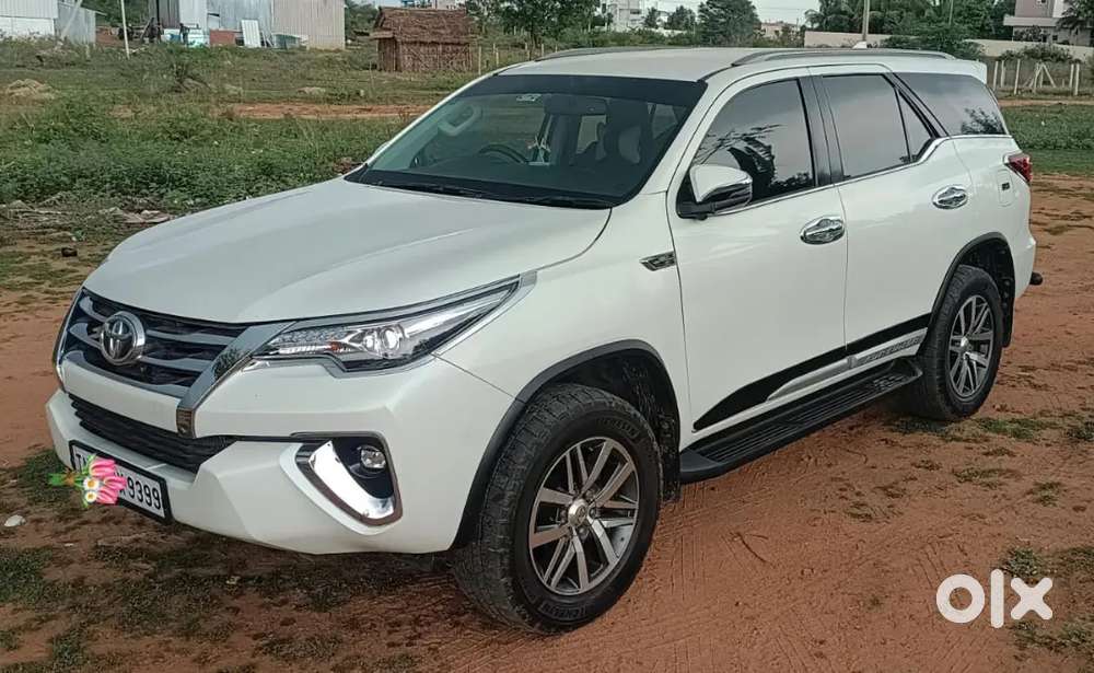 Toyota Fortuner 4* 4 - Single Ownership - Auto Transmission - Pearl
