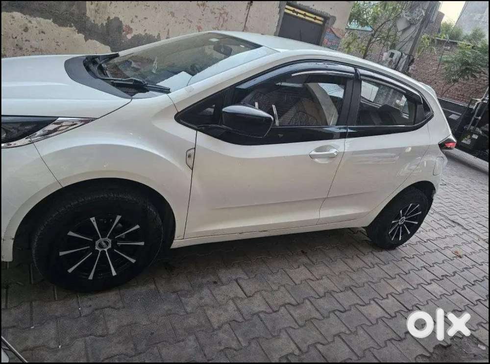 Tata Altroz 2023 Petrol 52000 Km Driven