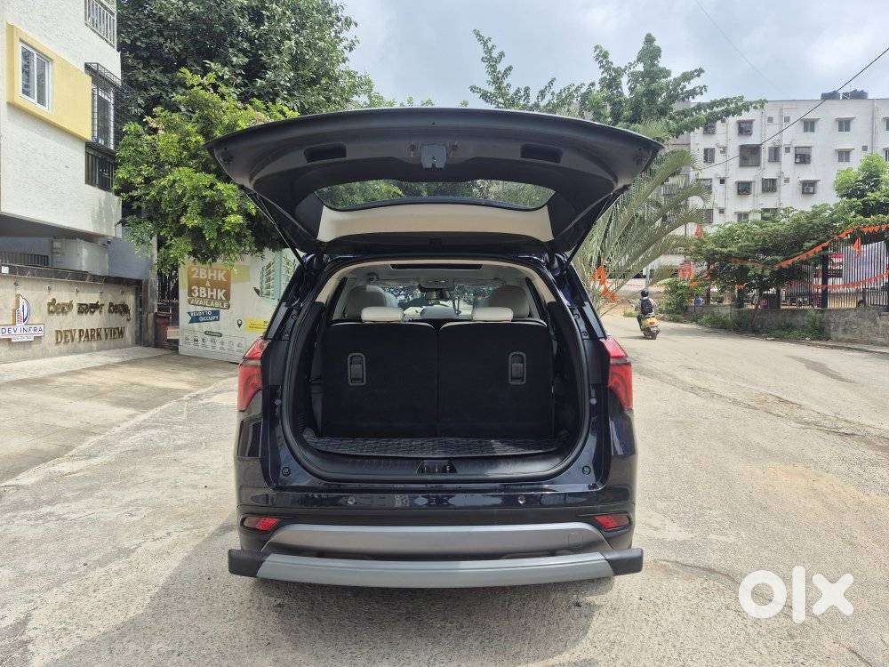 Mahindra Xuv700 2.0 Ax 7 Petrol Mt Str, 2024, Petrol