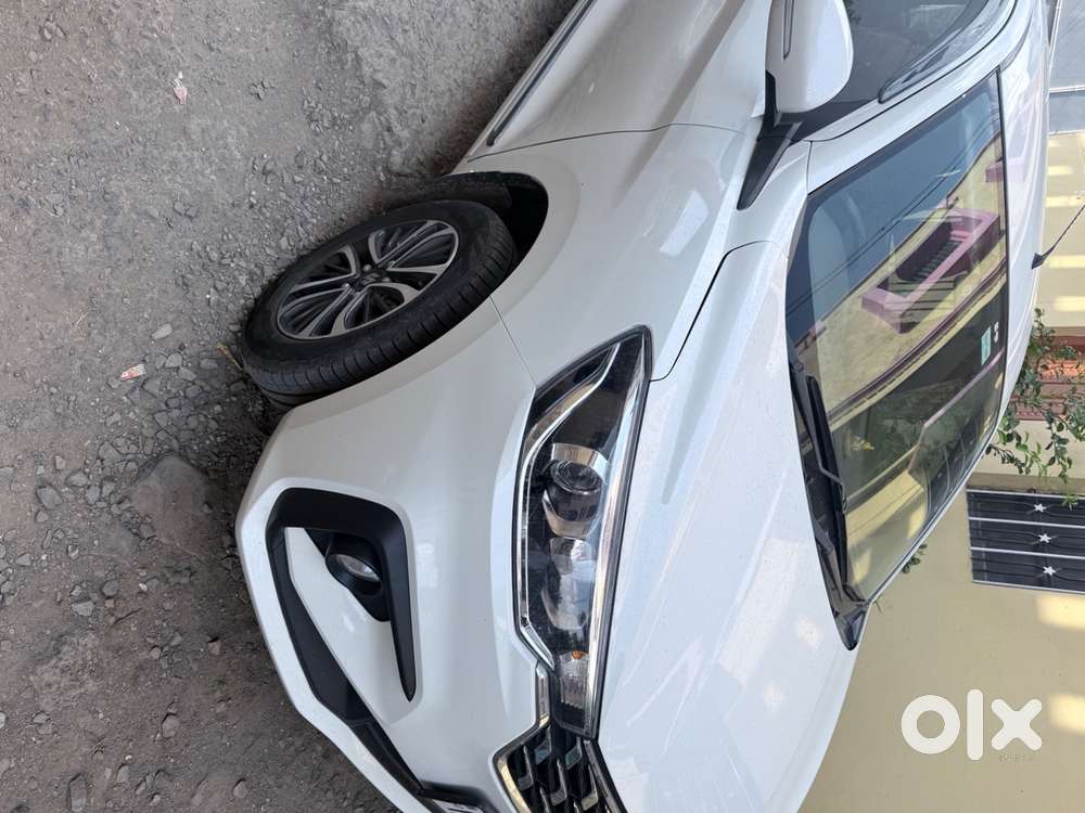 2. 5 Year Old , Ertiga Zxi ( Cng +petrol )
