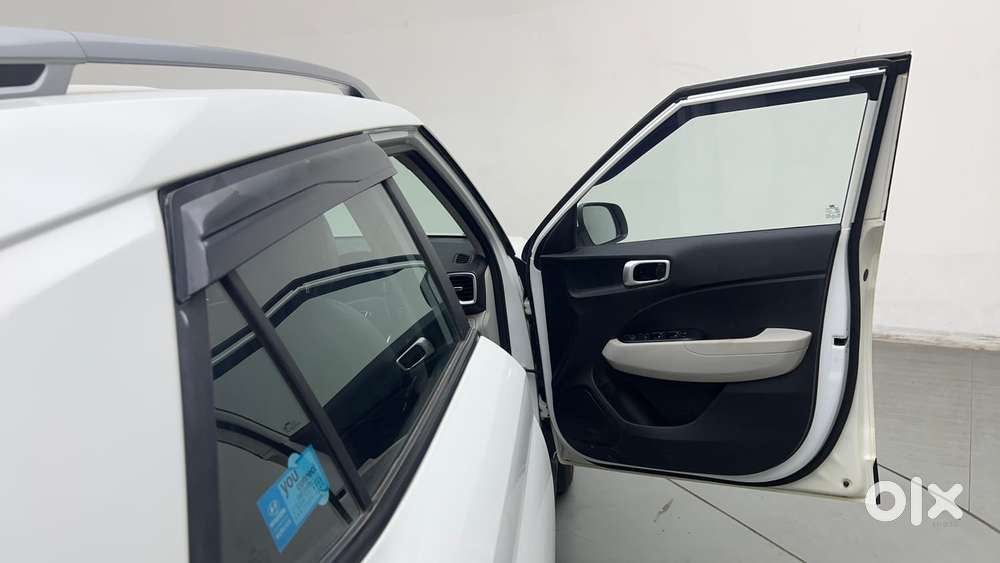 Hyundai Venue 1.2 S (o), 2022, Petrol
