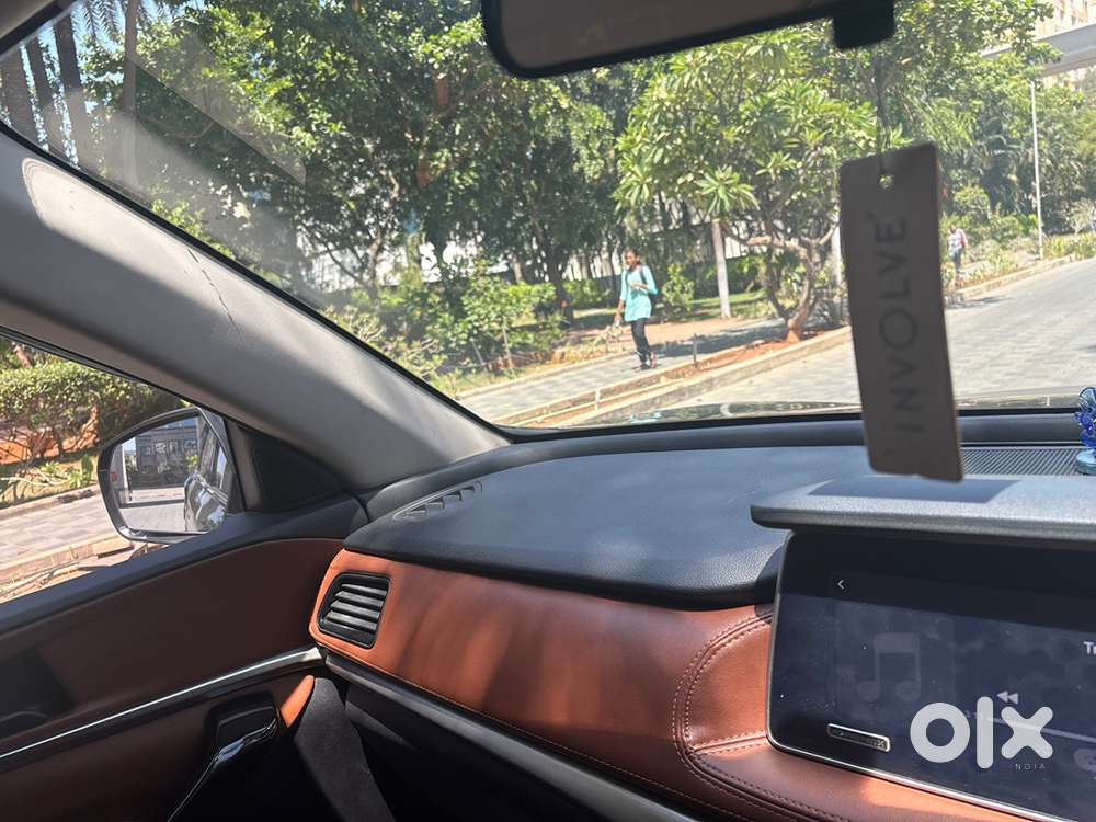 Mahindra Xuv700 Ax5 At Petrol 2024
