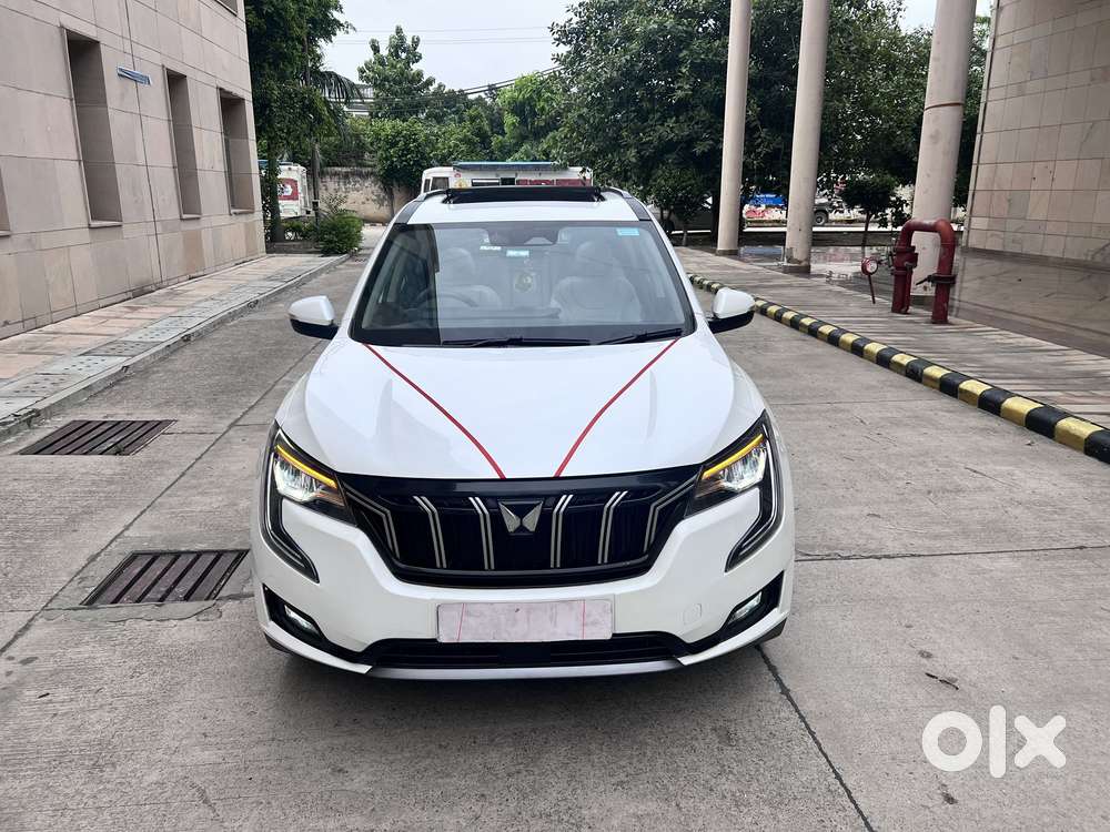 Mahindra Xuv700 2.0 Ax 7 Petrol Mt Str, 2022, Petrol